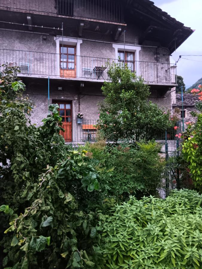 ポン・サン・マルテン La Casa Antica Bed & Breakfast エクステリア 写真